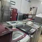 Ellabusukalu nirthunnna Lisie bus stoppil ulla shop