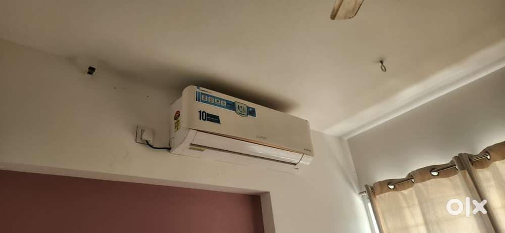 Lloyd 1.5 Ton 5-star Inverter AC - Excellent Condition + Warranty 2028