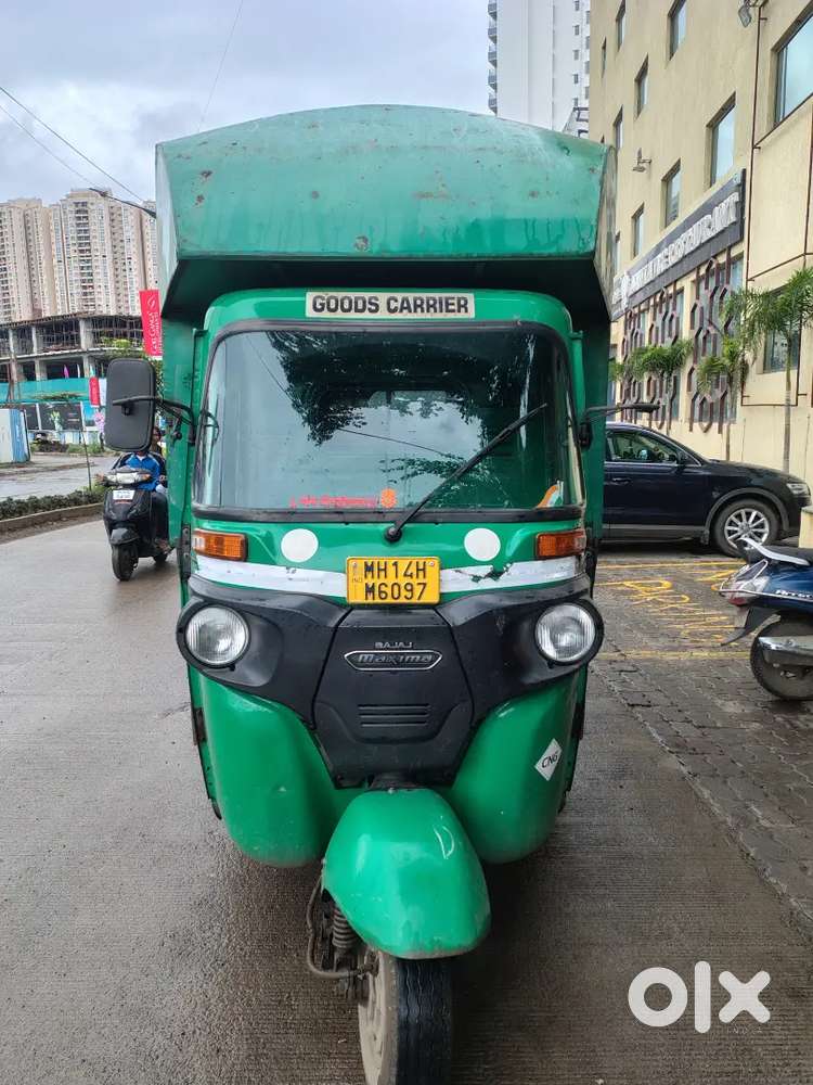 Three wheeler tempo driver pahiji Event & PORTR la gadi chalti.