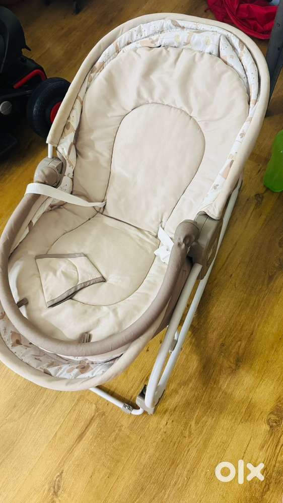 Babyhug Manual rocker cum sleeper