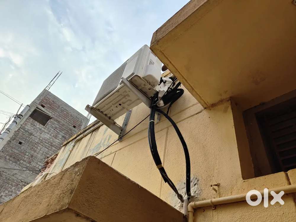 Videocon 1 Ton AC – Good Working Condition  Remote + Outdoor Stand