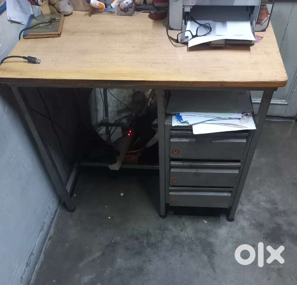 Office table