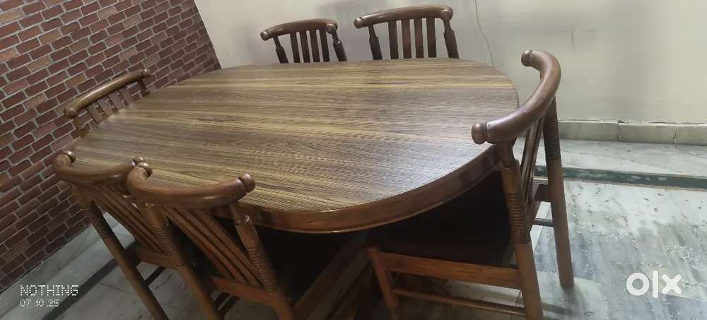 Urgent sell  Sagwaan wood 6 seater dinning table
