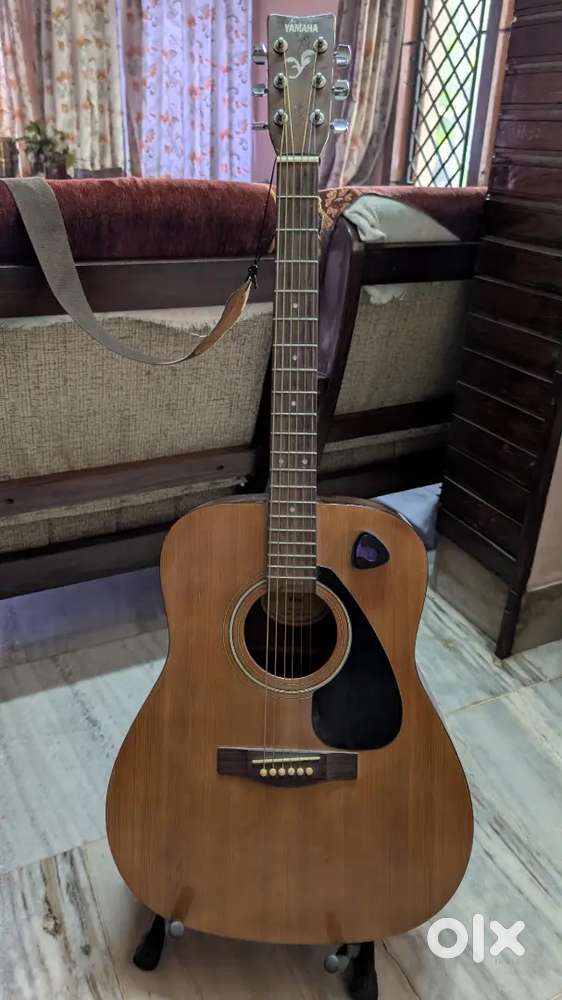 Yamaha F310 Accoustic Guitar