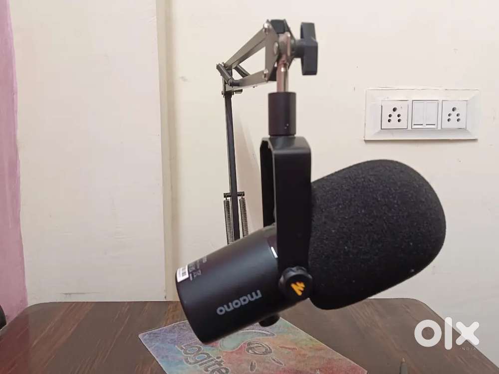 “Maono Microphone – Like New + Free Stand”