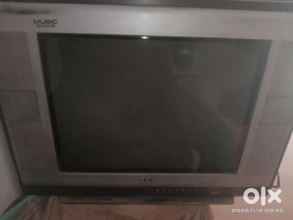 21 inch TCL CRT TV with  2000v speaker good and working condition