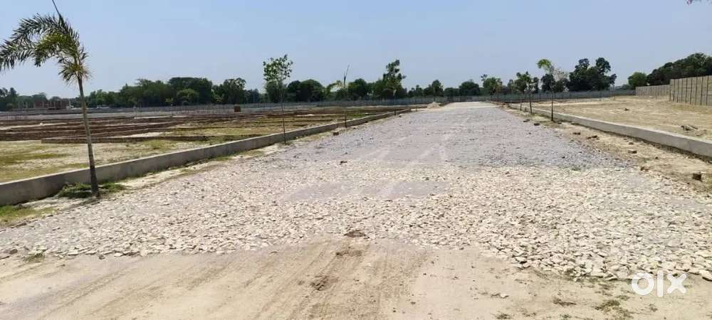 Lucknow city me shahid path road se 4km ki duri par plot