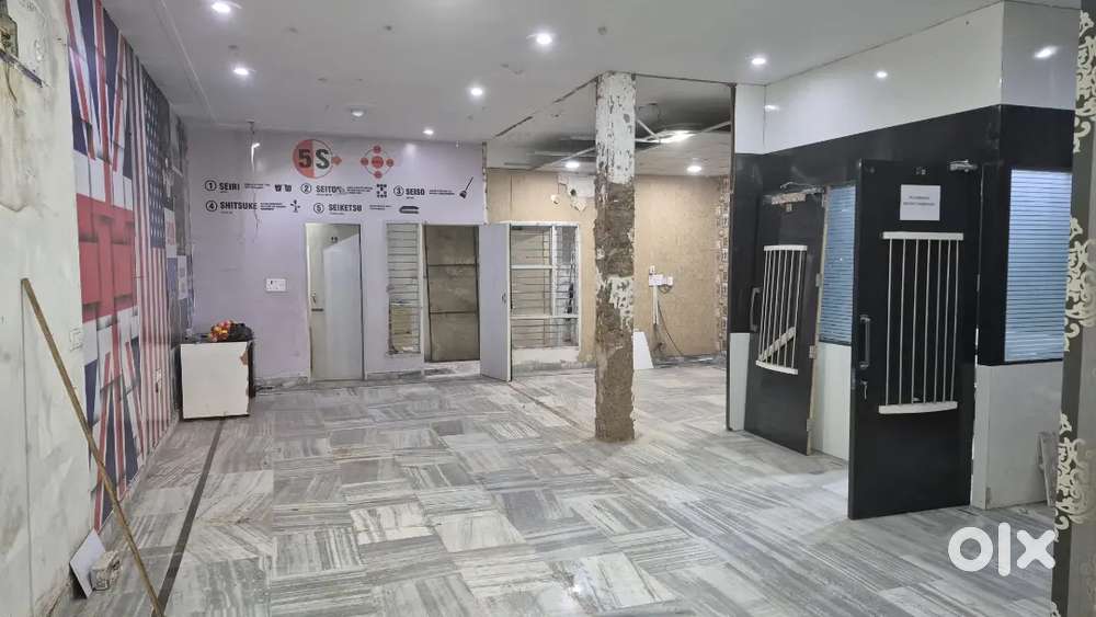 SHOWROOM/OFFICE FOR RENT