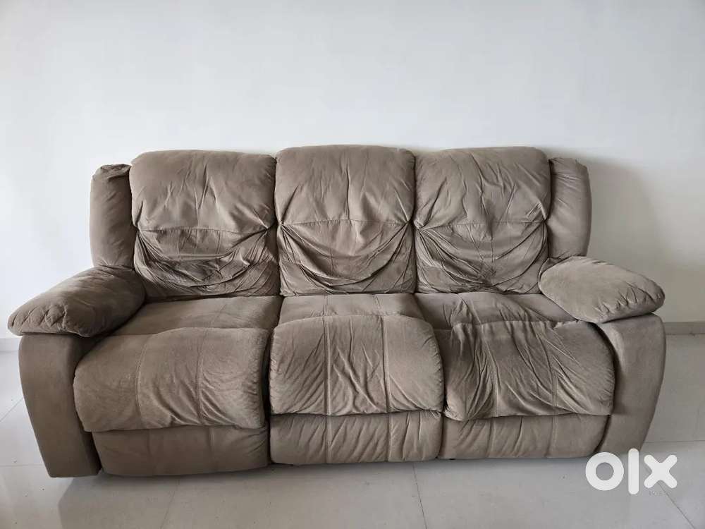 3+2 Seater Sofa ( Rates Negotiable)