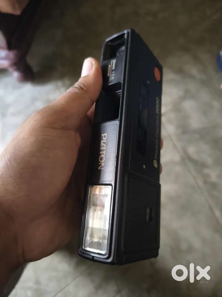 Vintage 1970 pocket camera platon 2000