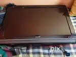 SHARP LCD 32 inch in a good and running condition without remote.