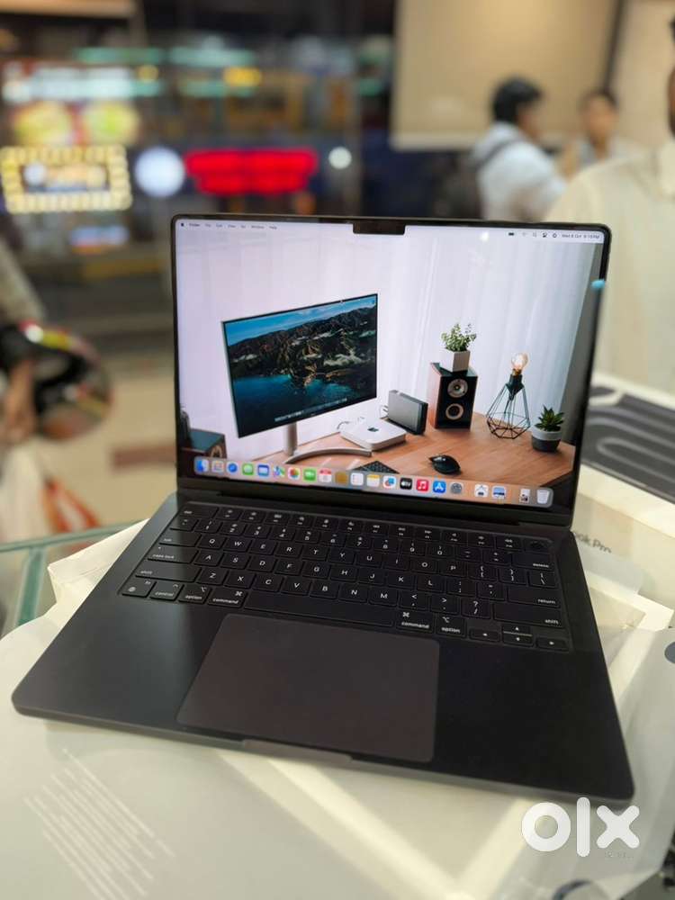 MACBOOK PRO M5 24/1TB BLACK UNUSED  FIXED