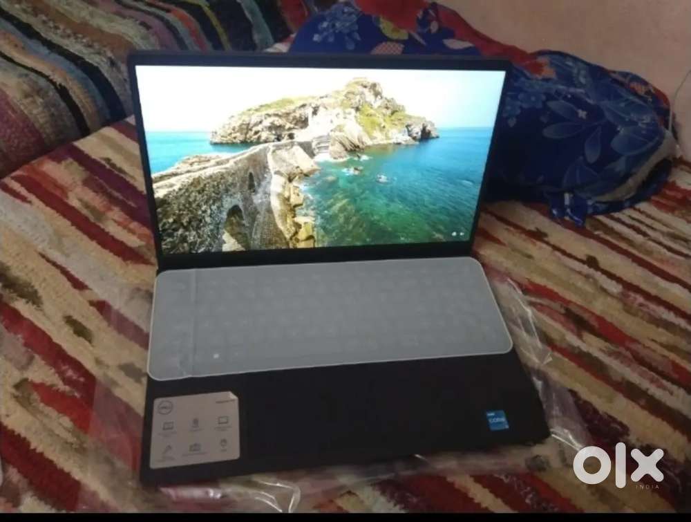 Dell Inspiron 15 3520 i3