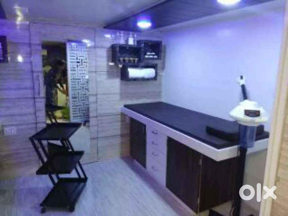 Female Beautician for ladies beauty parlour