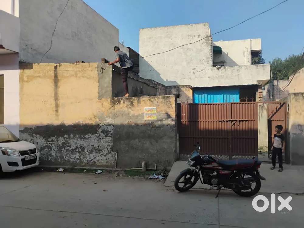 140 Gaj Space available for rent