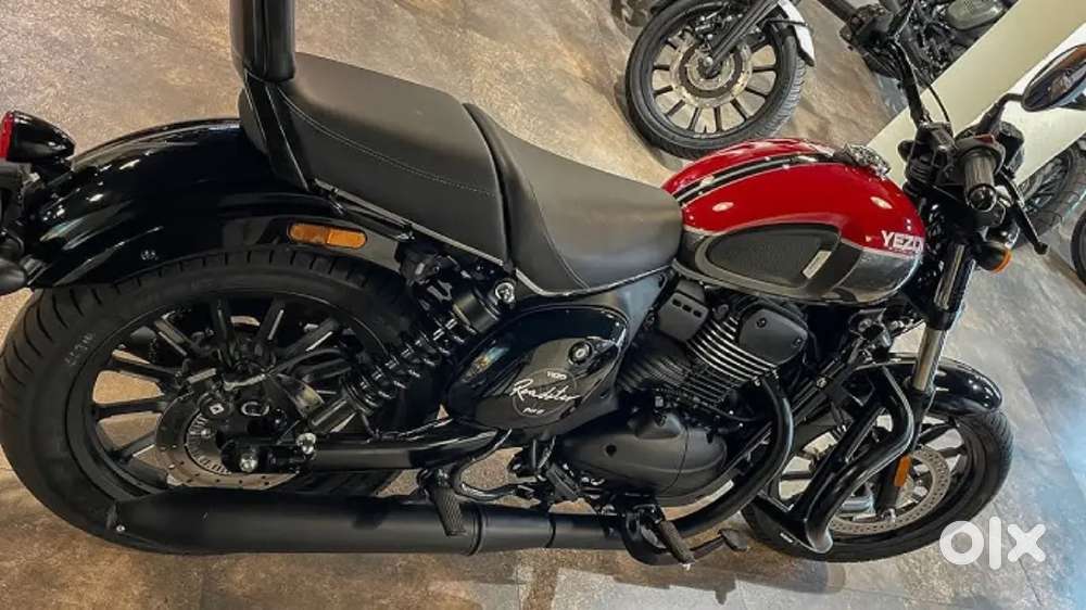 Yezdi Roadstar 350 CC Dual Silencer Bike with Reddish Colour