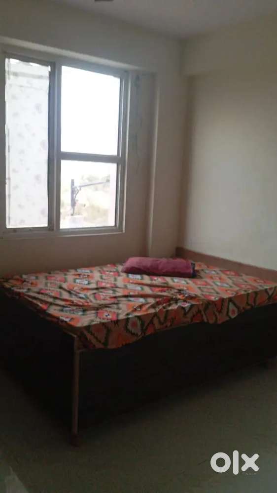 Flat for rent only for girls or couple ya family