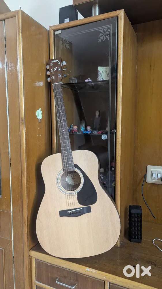 Guitar Yamaha F280
