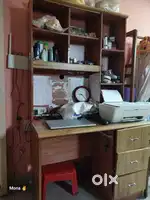 Study table with 7 compartments to keep books