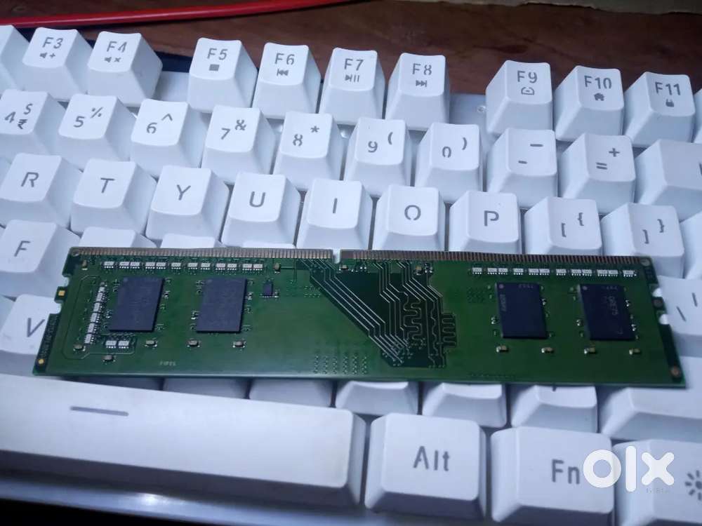Kingston 8 GB ddr 4 Ram, 5 Month Used Band New Condition