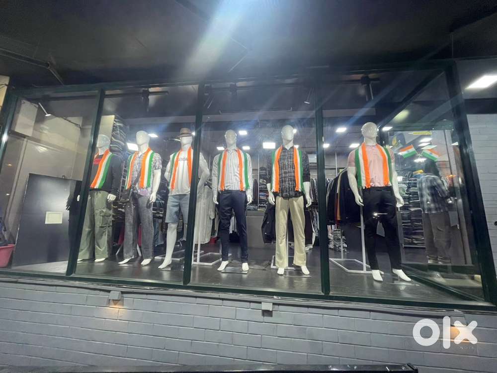 Job vacancy for salesman in clothing shop