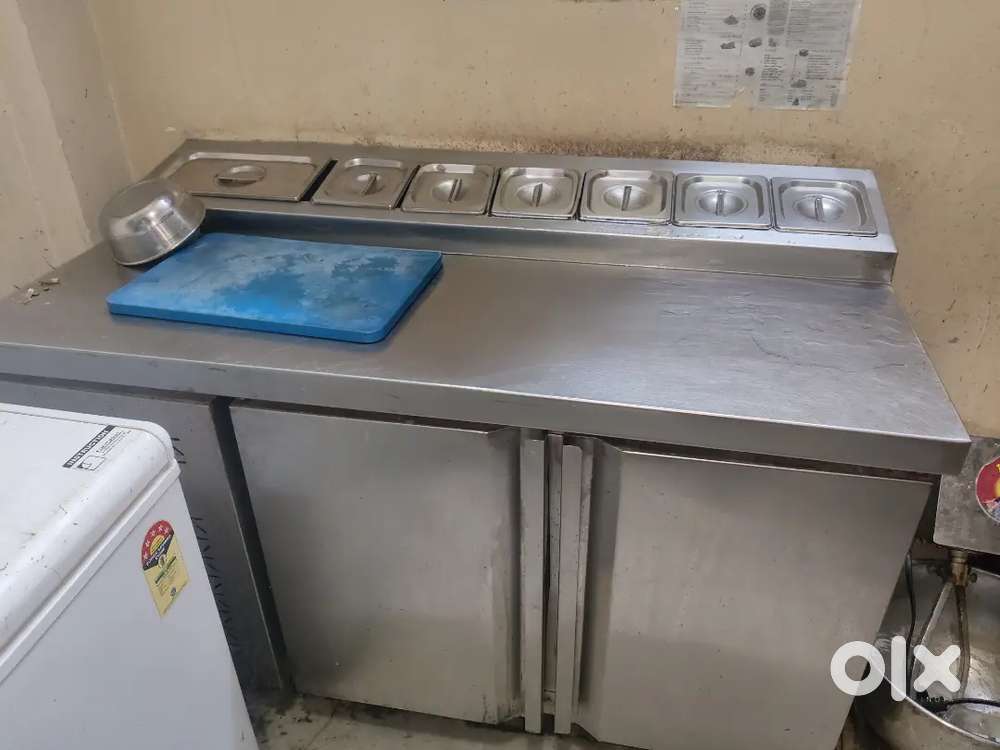 Pizza Makeline with fridge