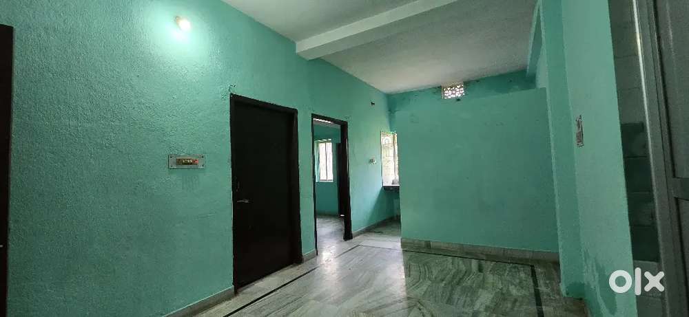 2 bhk room are available with CAR PARKING near iti buss stand
