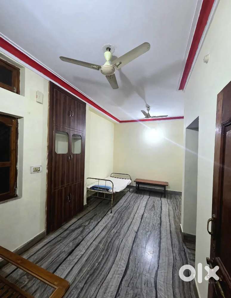 Room For Rent (Priority To Students & Government Employees)