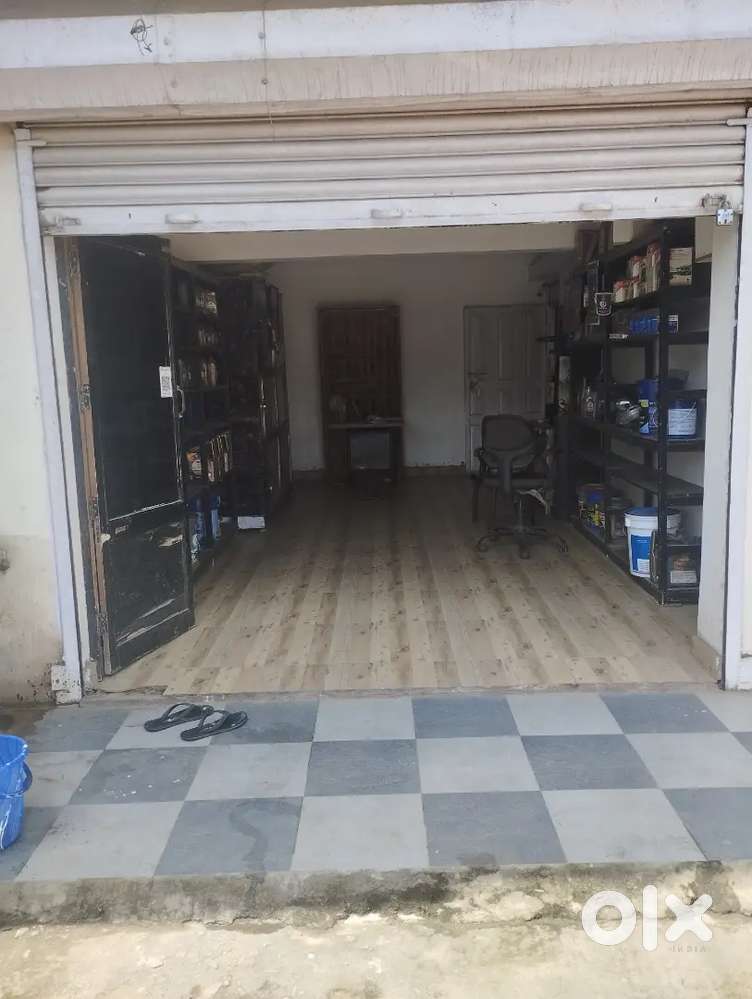 To let for bank,hospital,office,showroom, shop, etc