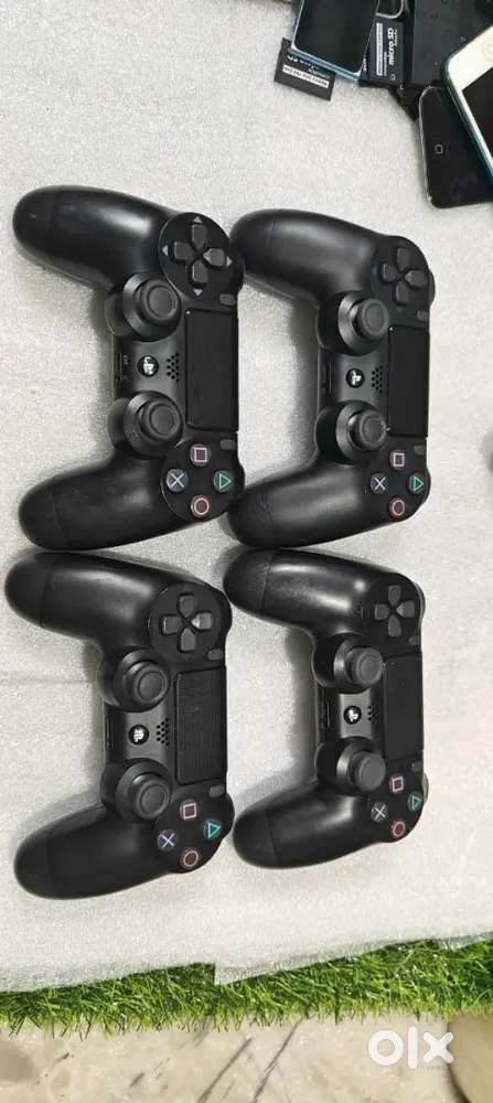 PS4 v2 controller in good condition