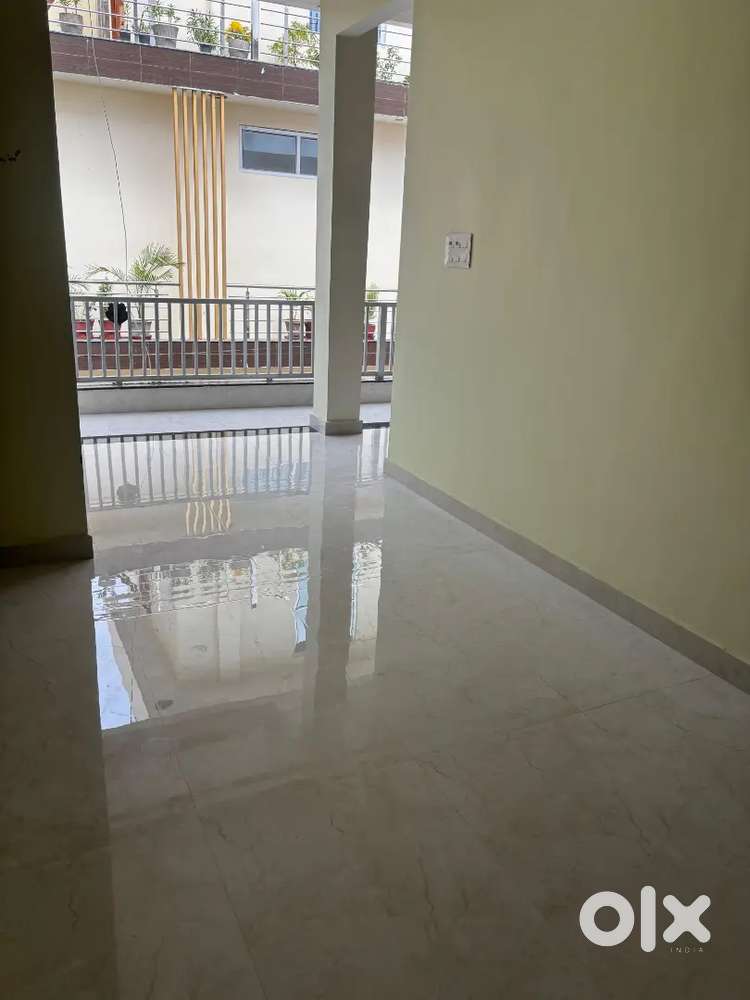 1 BK room for family and girls