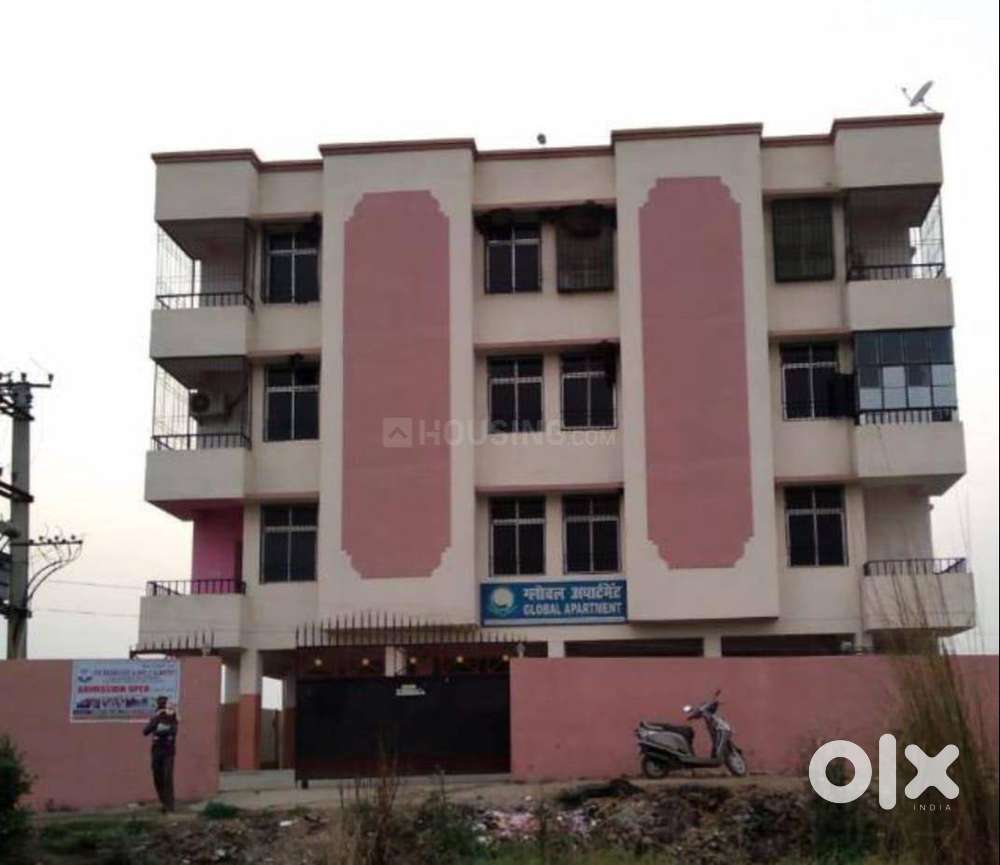 2 BHK Flat in Apartment opposite to DAV School only for family