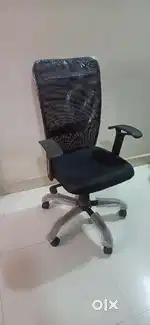 Office chair and bird stand for sale 1800 each