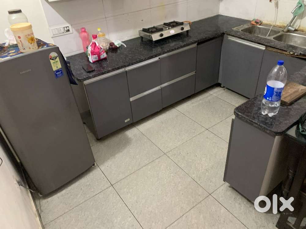 Urgent flatmate need, 1 Room available in 3 BHK.