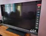 Sony TV Full HD 32 inches. Small transparent lines. Not a distraction