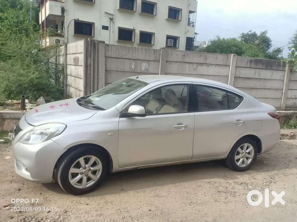 Well maintained nissan sunny for sell brand new lcd screen