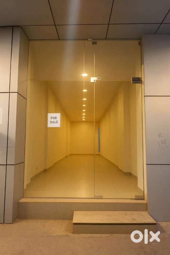 On road shop available on sale in D.n nagar