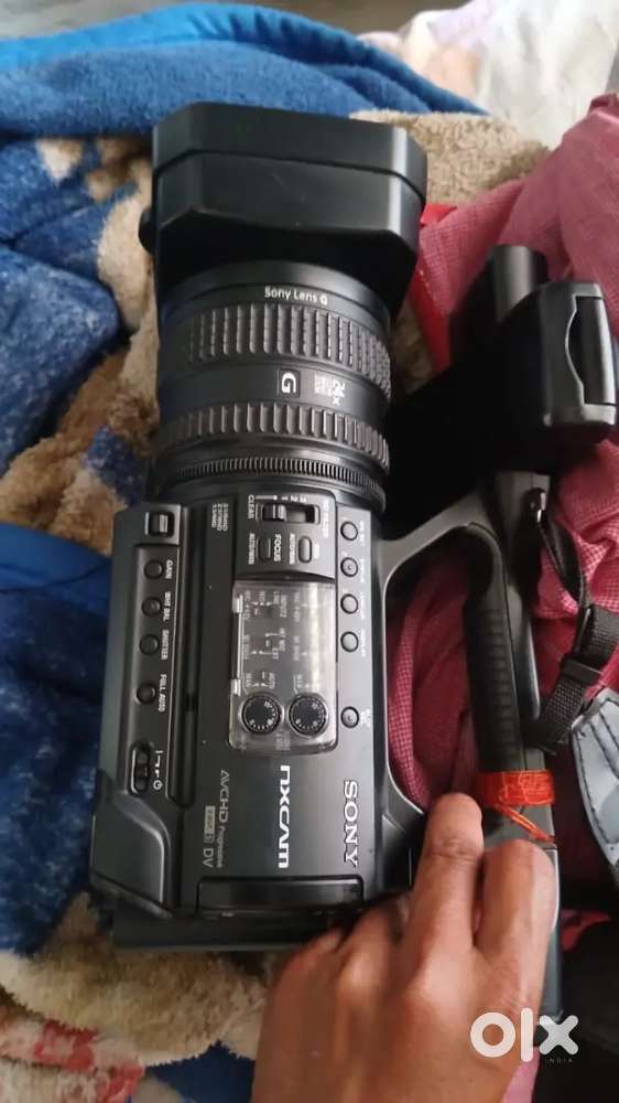 Sony Nx100 camera  bahut jaruri hai isi liye bech rahe hai