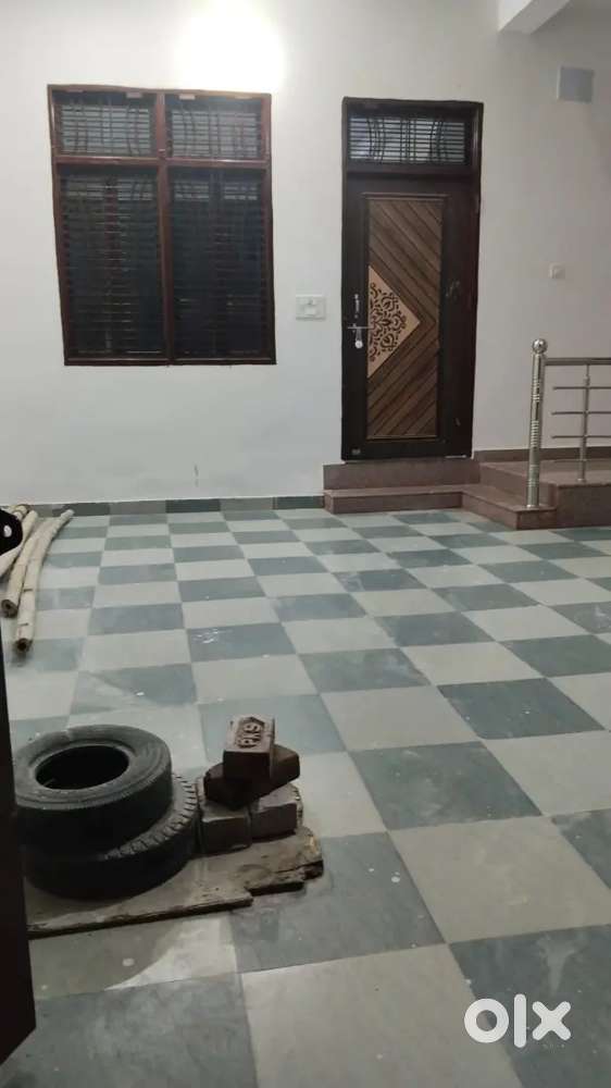 Flat for rent only for family.