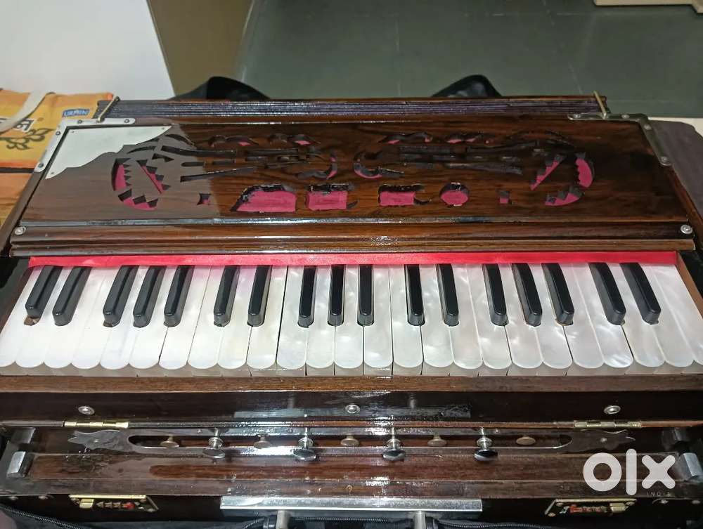 Harmonium vechvanu chhe levu hoy ae msg karo aapo devu chhe 2 line