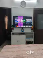Samsung 43 inch..3 year old..line coming in scrren