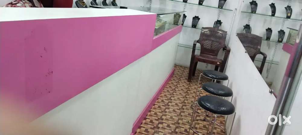 Fan zeecy and imitation jewellery