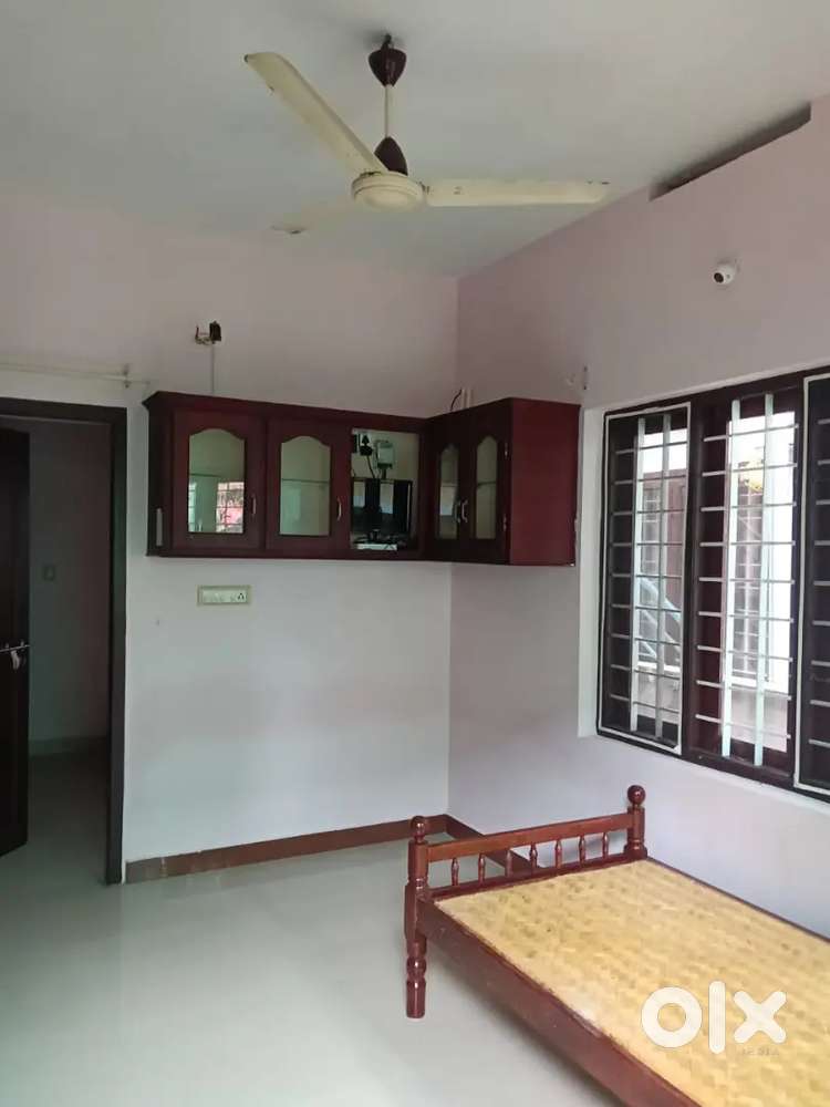 4 BACHELORS Men only - 1 BHK with Cot - പാലാരിവട്ടം Samskara Jn