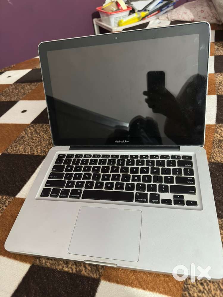 Macbook Pro 2010 (Not Working) Can be used For Repair Parts