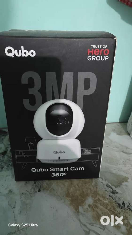 Qubo wifi smart security camera 3mp 2k, brand new, open box