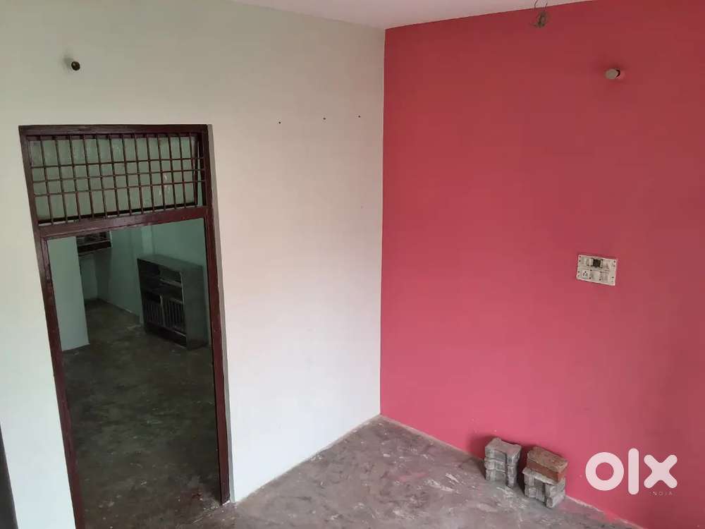 A semifurnished floor with a beautiful balcony view.