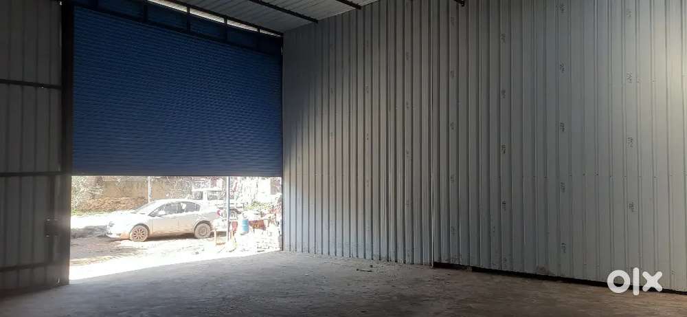 नाथुपुर गाँव में 250 गज में बना हुआ गोदाम बिकाऊ है IDBI बैंक के सामने