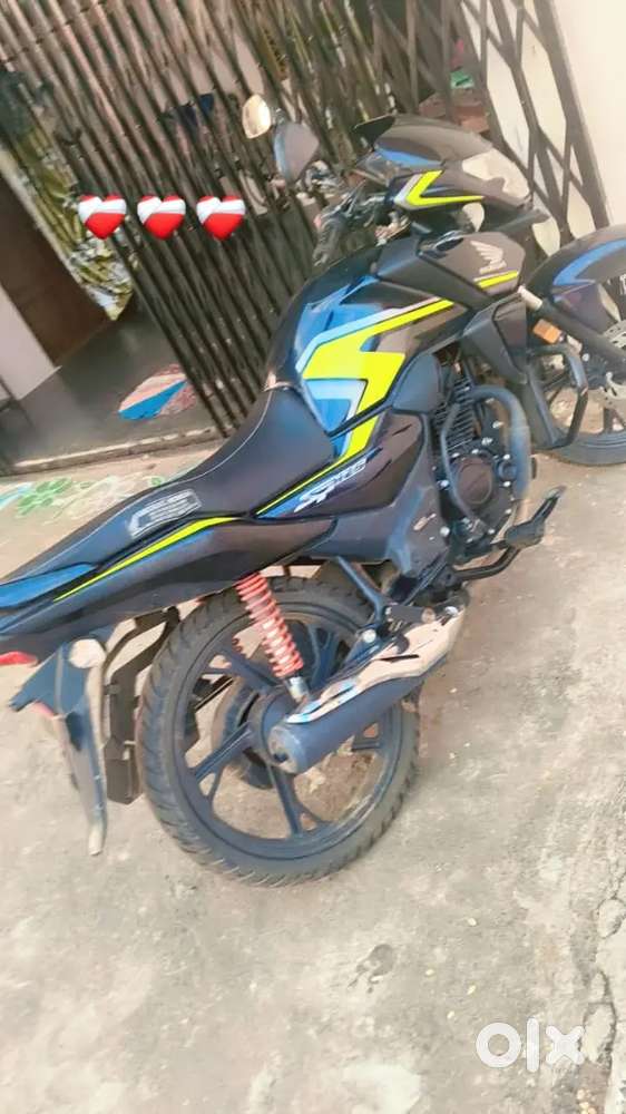 Meri bike jaldi bechni hai showroom condition main hai