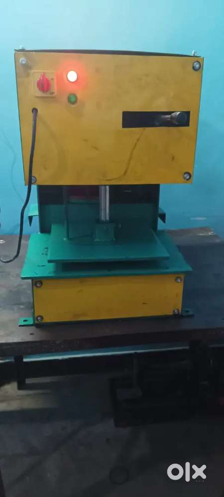 Slipper manufacturing machine one phase