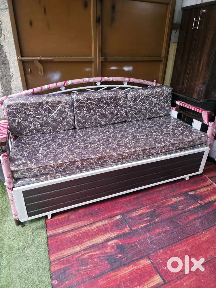 Brand new sofa come bed with mattress..100 % powder coated.. CR metal